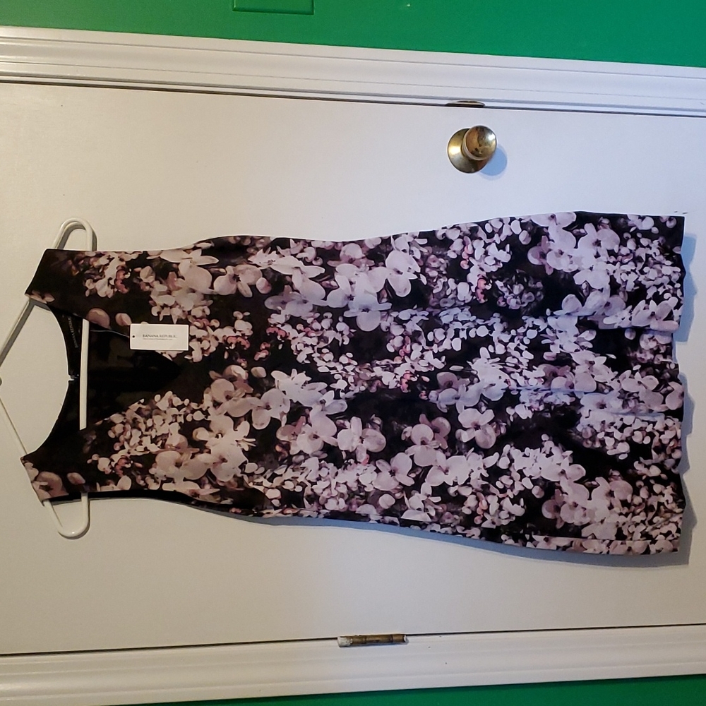 New Banana Republic woman's 8 black and pink floral mid dress